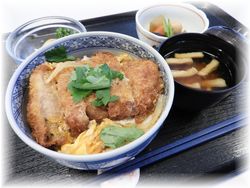 スペシャルランチ「三元豚のかつ丼」