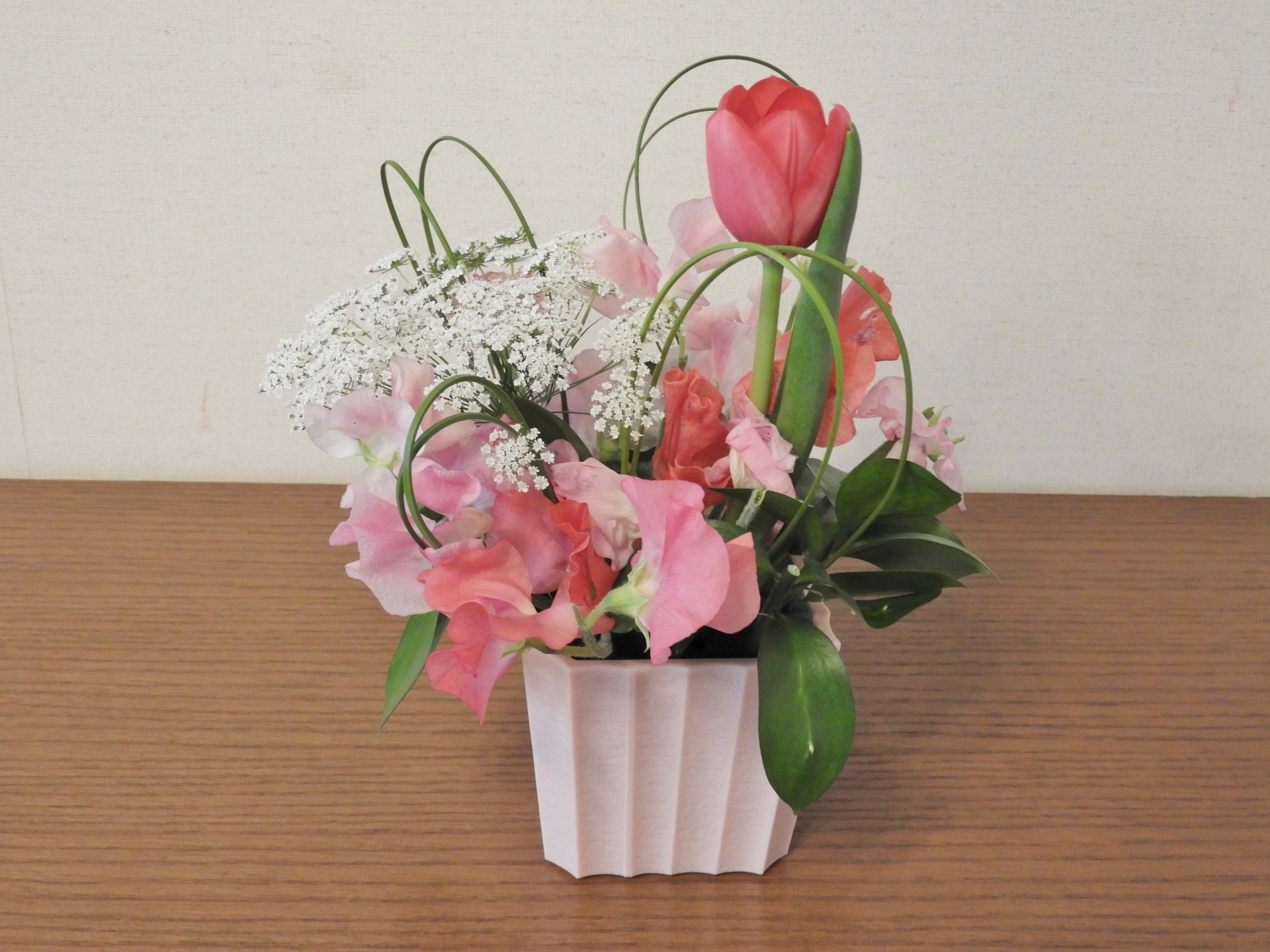 春の花でフラワーアレンジメント